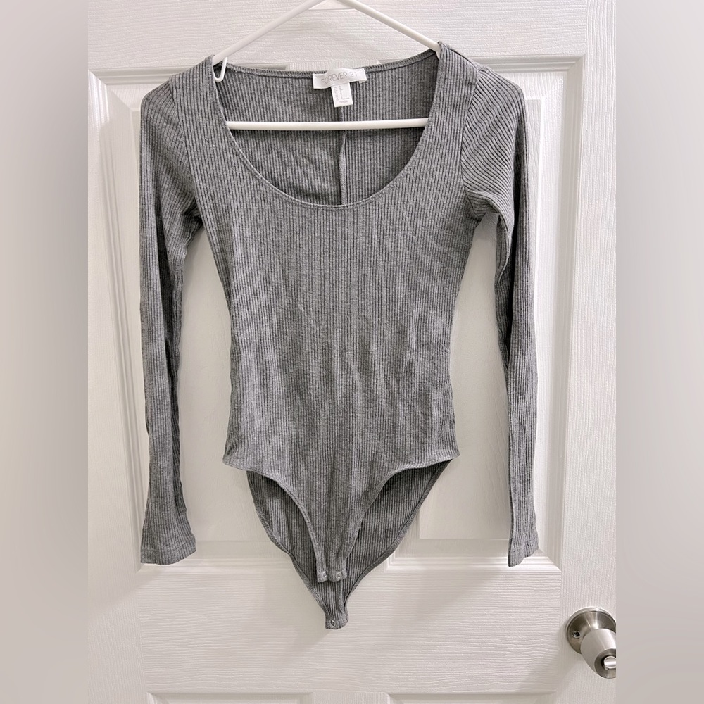 Forever21 ribbed long sleeve bodysuit in gray